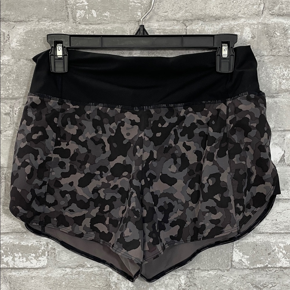 Athleta Running Free Camoflage Shorts
Black Gray Camo Print